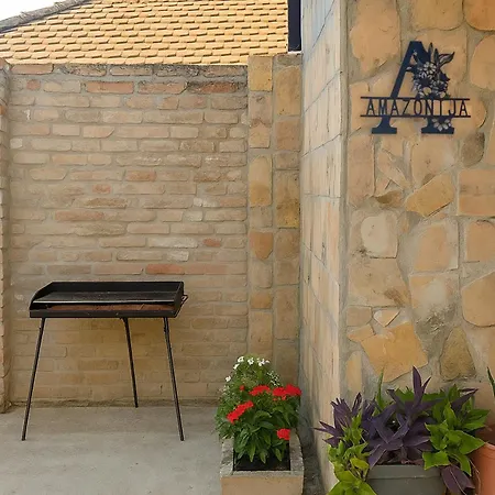 Kuca Amazonija Appartamento Apatin