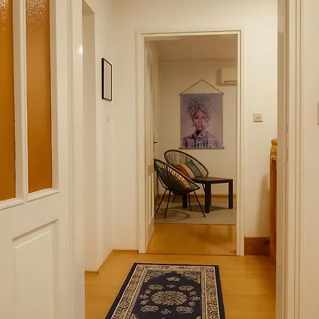 Kuca Amazonija Апартаменты Апатин